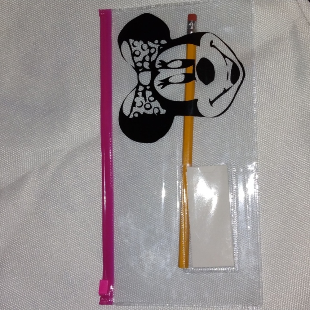 Minnie Mouse pencil pouch with 1 pencil